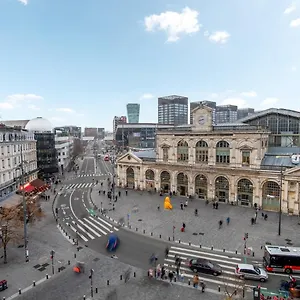 For 4 In Front Of Flandres Station Appartement