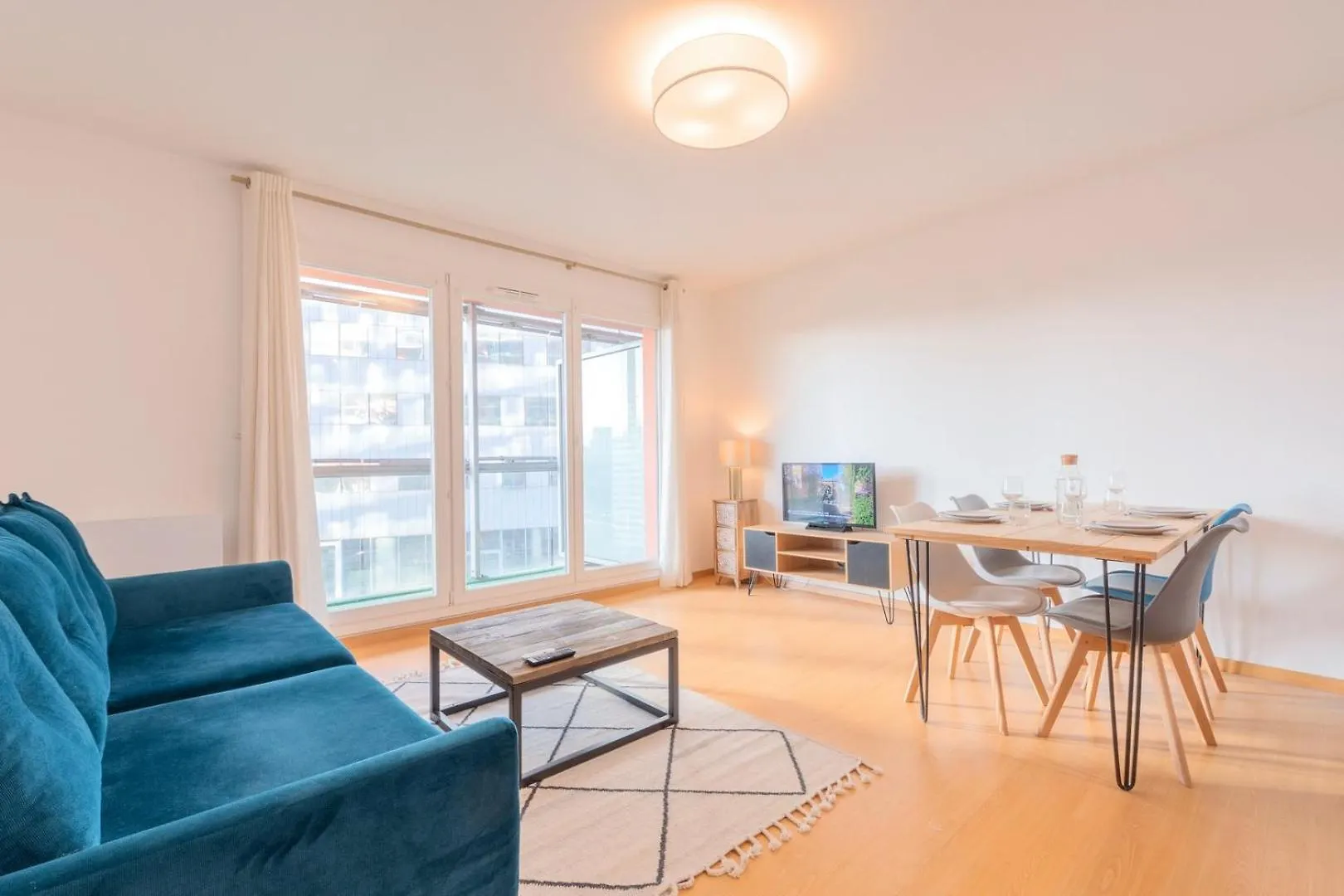 Spacious Apartment With Parking And Balcony! location