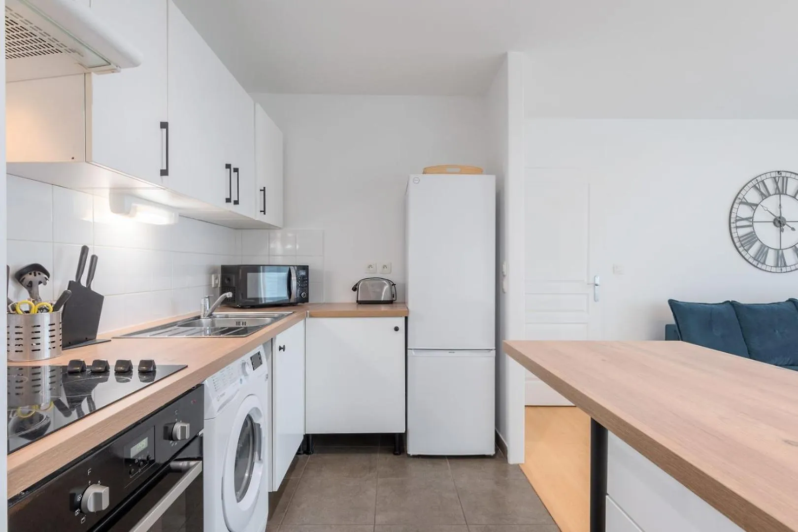 Spacious Apartment With Parking And Balcony! Rijsel Frankrijk