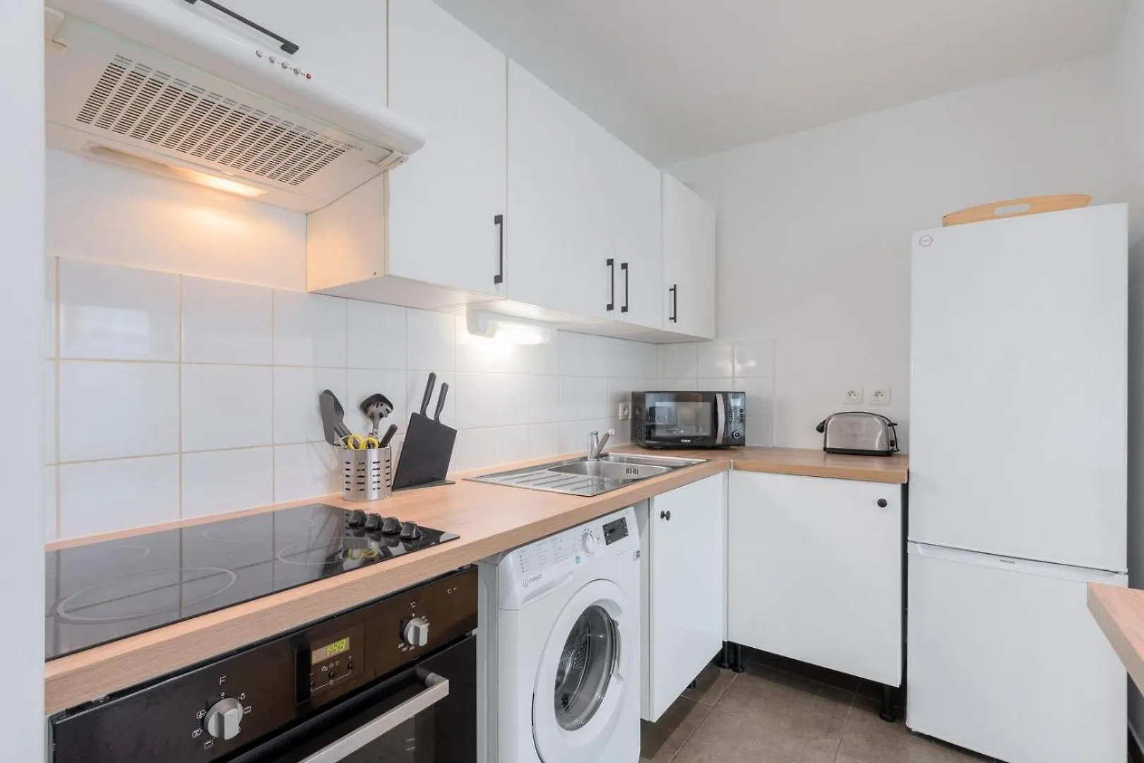 Spacious Apartment With Parking And Balcony! Rijsel